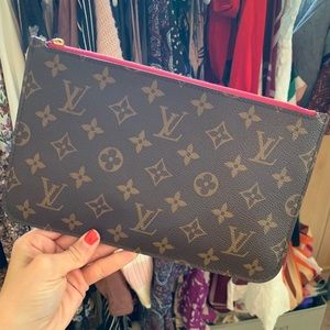 💕AUTHENTIC💕 Louis Vuitton Monogram Wristlet